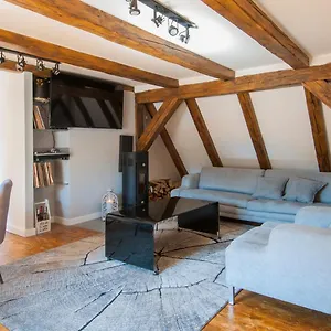 https://apt-roof.hotelswroclaw.com
