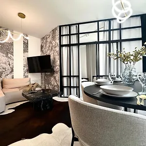 https://apt-lakowa-1000m-main-square-self-check-in-20h.hotelswroclaw.com